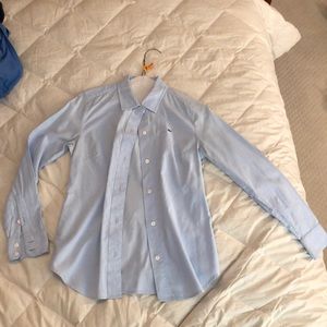 Vineyard Vibes Women’s Blue Oxford Botton Down 00